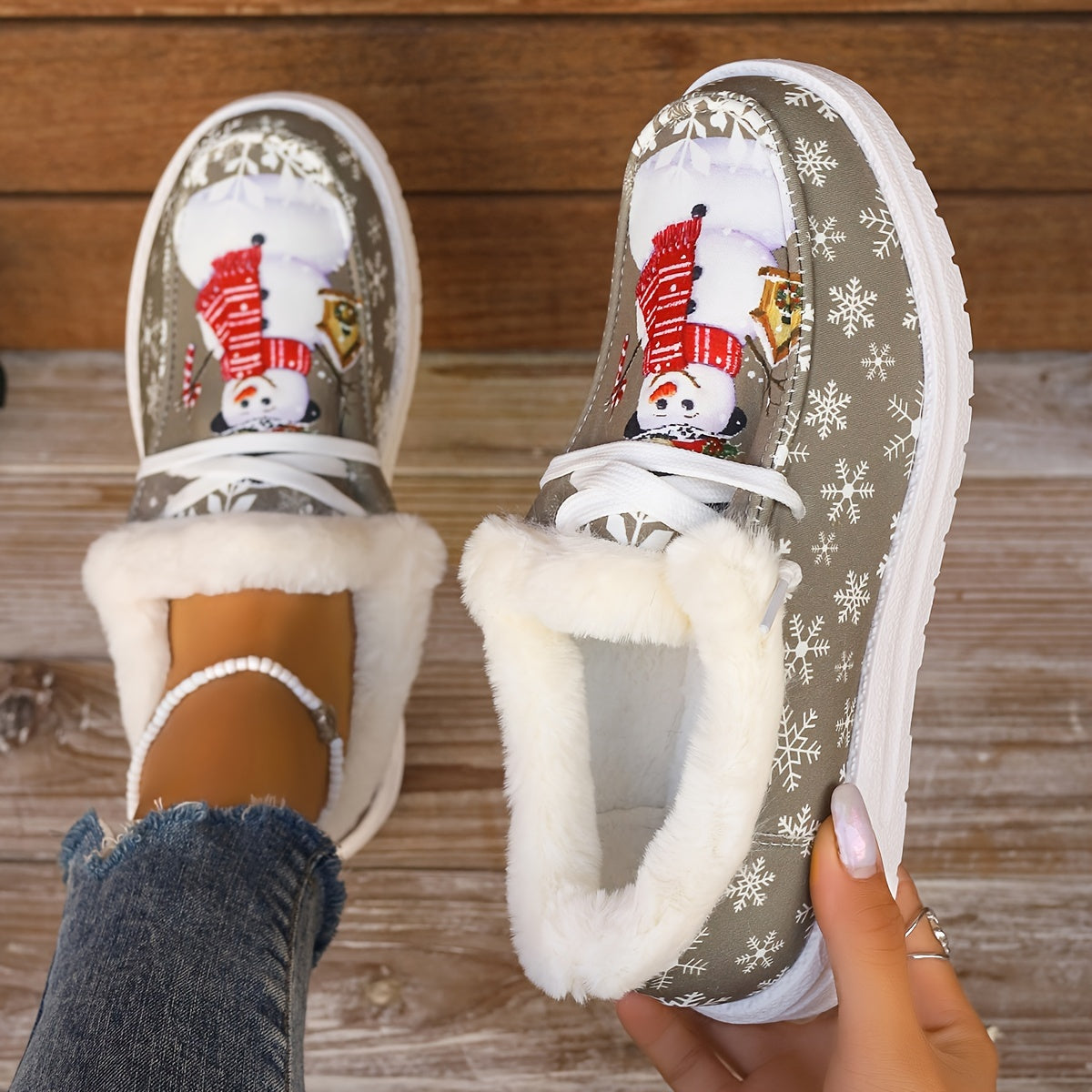 Women's Snowman Pattern Canvas Shoes, Casual Lace Up Outdoor Shoes, Lightweight Low Top Plush Lined Christmas Sneakers